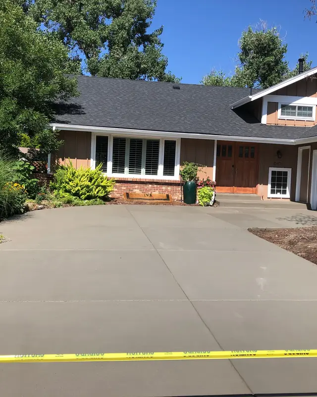 Driveway, broom finish