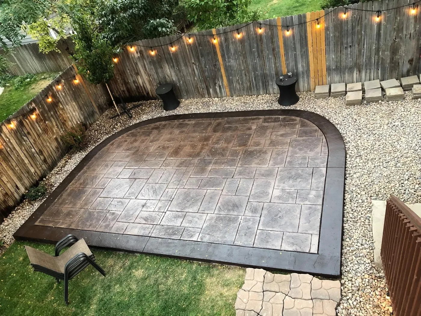 Ashlar stamp with a dark border